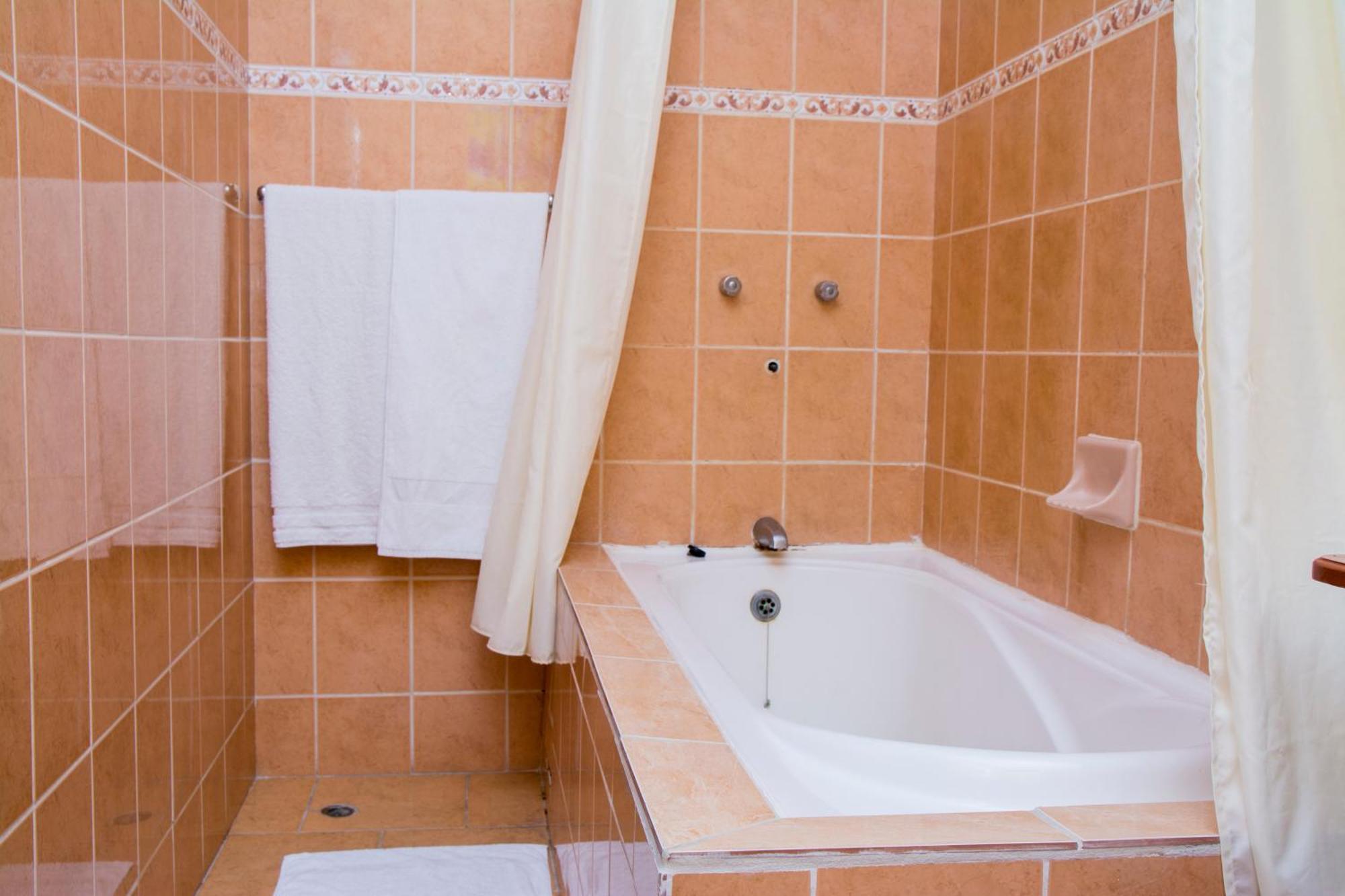Windjammer International Cuisine & Comfort Inn Georgetown Rom bilde